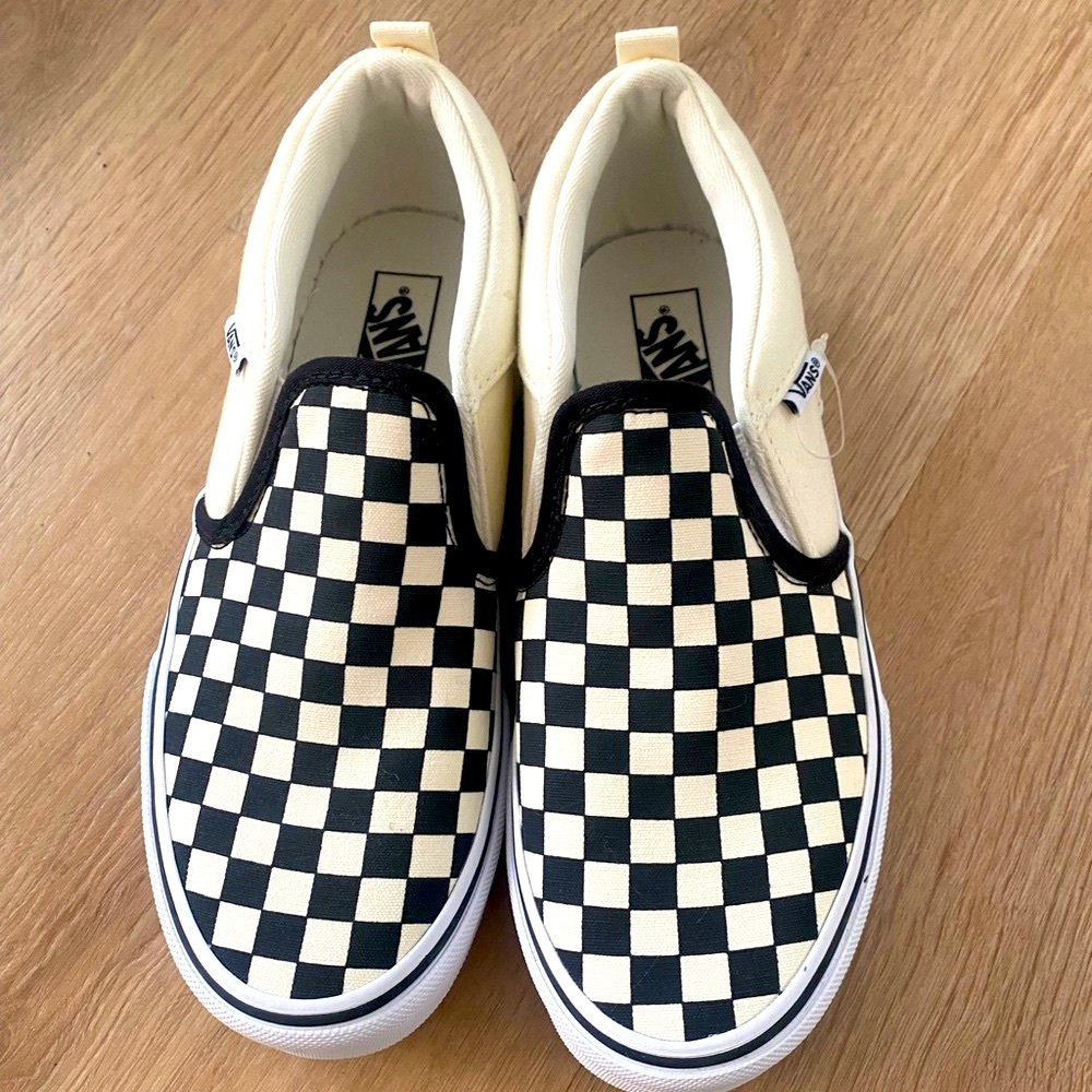 NWOT VANS- Black and white checkered. Size 5